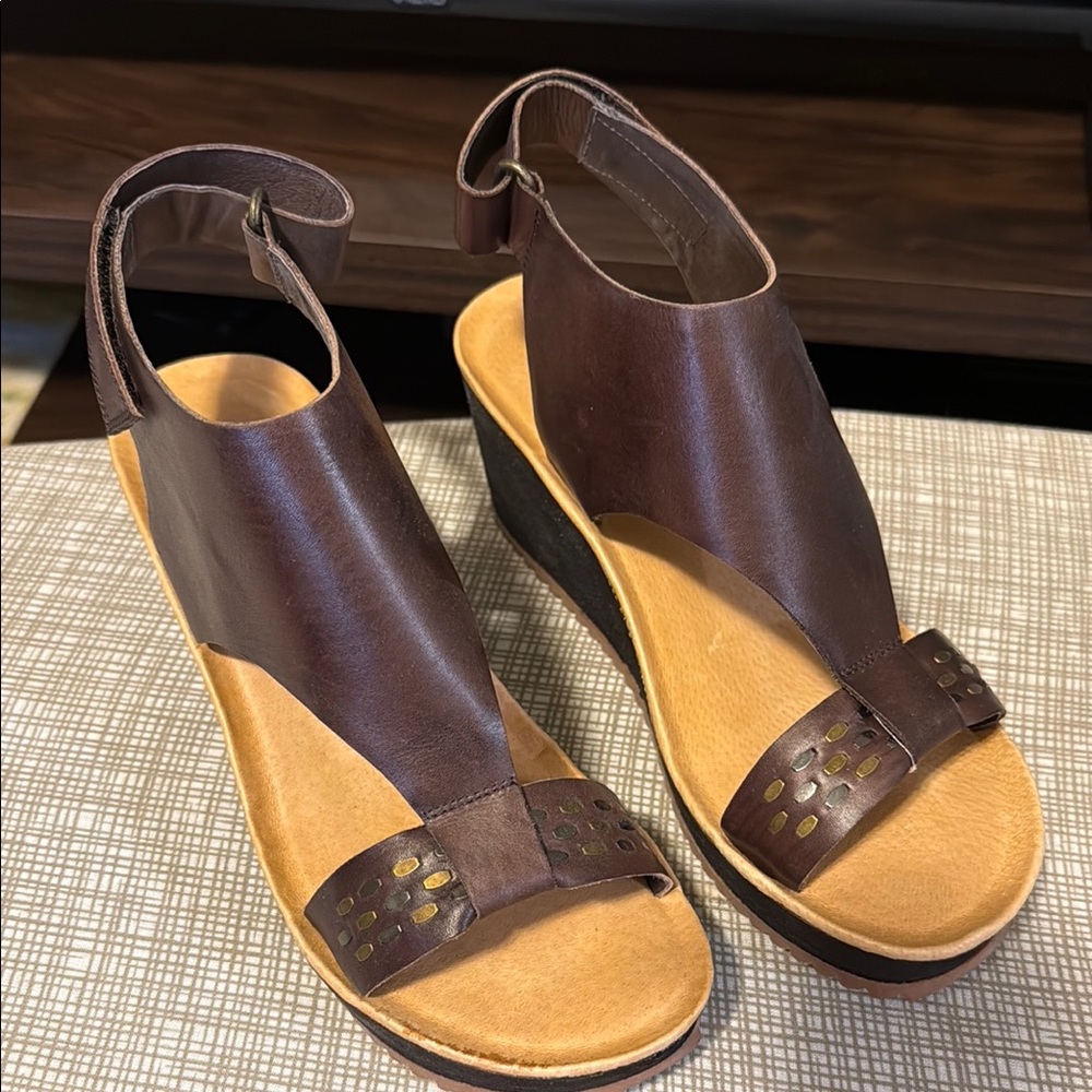 Brown Leather Women's Sandals